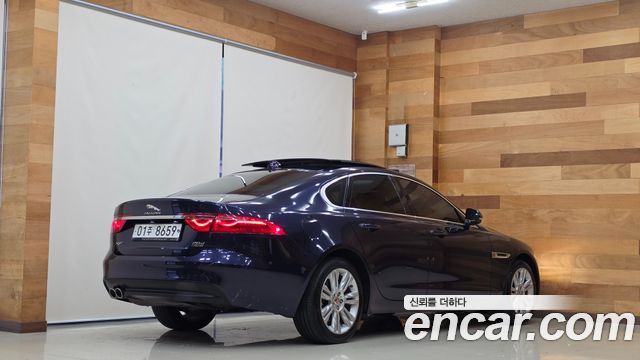 Jaguar XF (X260) 20d Portfolio AWD 2017 — фото 2