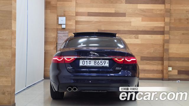Jaguar XF (X260) 20d Portfolio AWD 2017 — фото 4