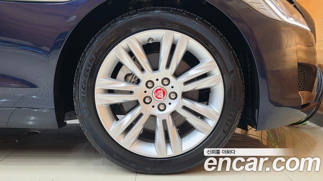 Jaguar XF (X260) 20d Portfolio AWD 2017 — фото 6
