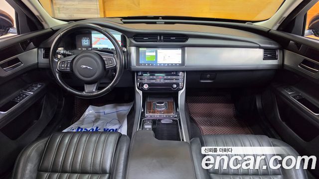 Jaguar XF (X260) 20d Portfolio AWD 2017 — фото 8