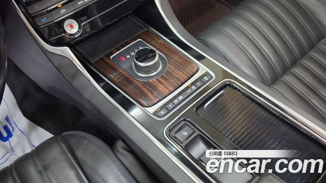 Jaguar XF (X260) 20d Portfolio AWD 2017 — фото 15