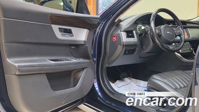 Jaguar XF (X260) 20d Portfolio AWD 2017 — фото 18