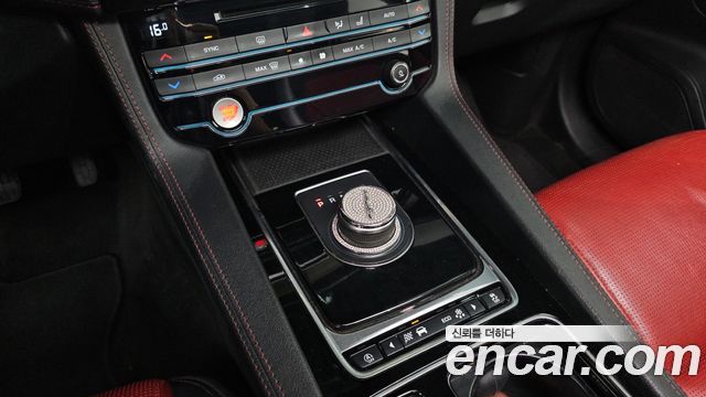 Jaguar F-PACE 20d R-Sport 2018 — фото 9