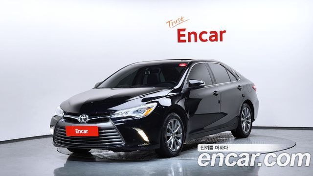 Toyota Camry 2.5 XLE 2015 — фото 1