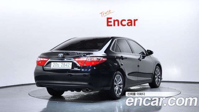 Toyota Camry 2.5 XLE 2015 — фото 2
