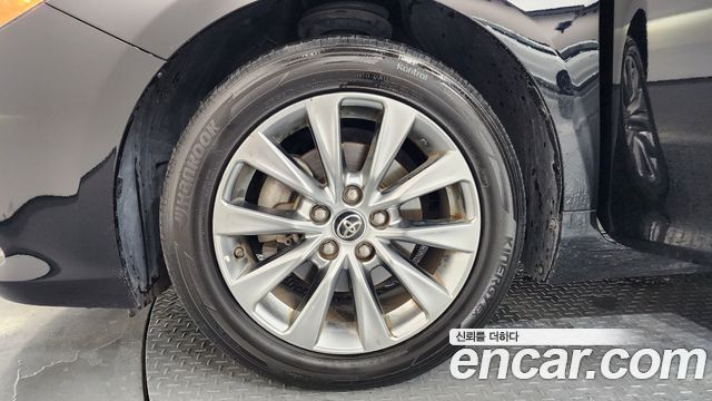 Toyota Camry 2.5 XLE 2015 — фото 5
