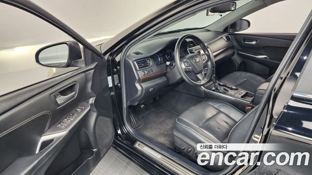 Toyota Camry 2.5 XLE 2015 — фото 10