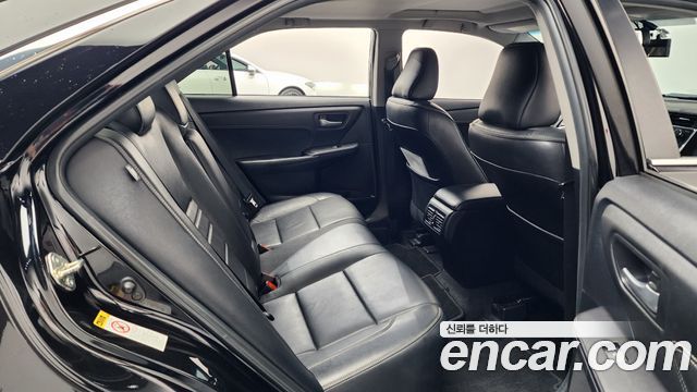 Toyota Camry 2.5 XLE 2015 — фото 11