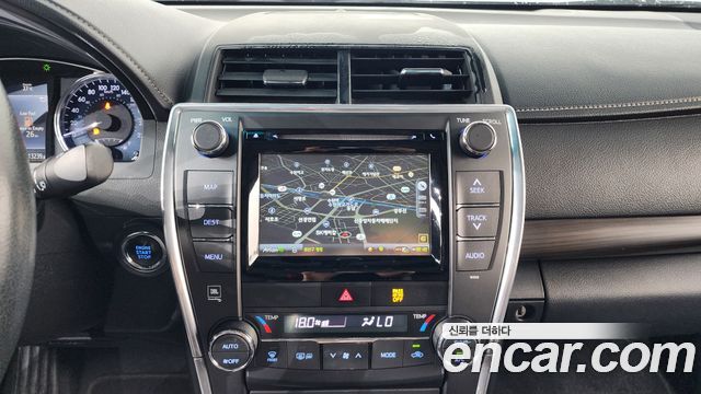 Toyota Camry 2.5 XLE 2015 — фото 12