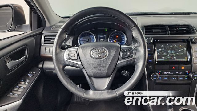 Toyota Camry 2.5 XLE 2015 — фото 13