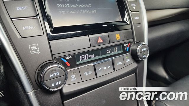 Toyota Camry 2.5 XLE 2015 — фото 18
