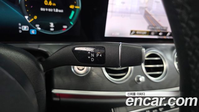 Mercedes-Benz E-Class (W213) E220d 4MATIC AMG Line 2021 — фото 9