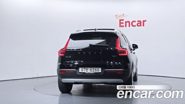 Volvo XC40 T4 Momentum 2019 — фото 4