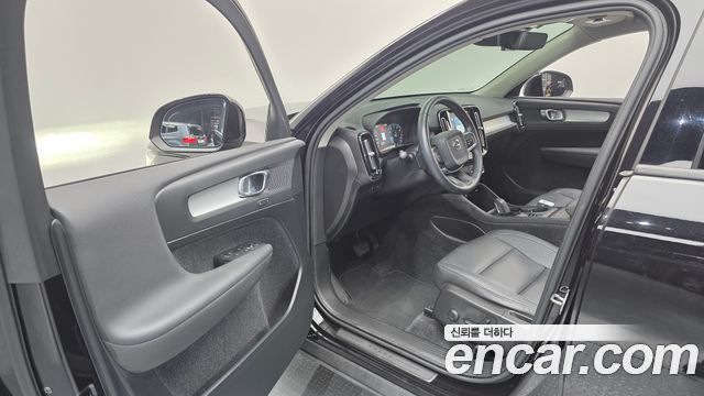 Volvo XC40 T4 Momentum 2019 — фото 10