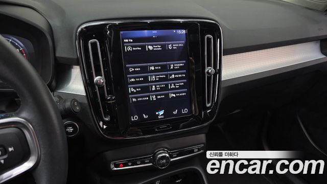 Volvo XC40 T4 Momentum 2019 — фото 14