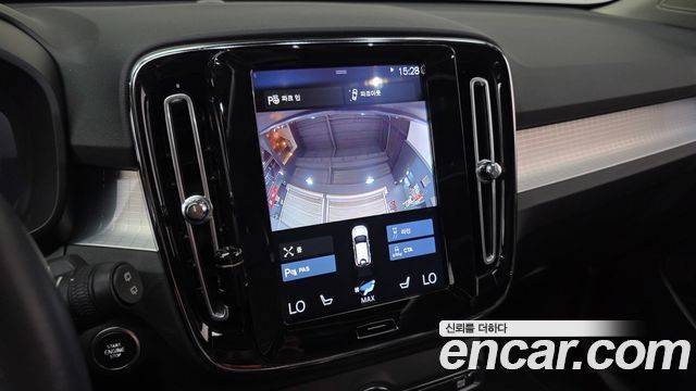 Volvo XC40 T4 Momentum 2019 — фото 15