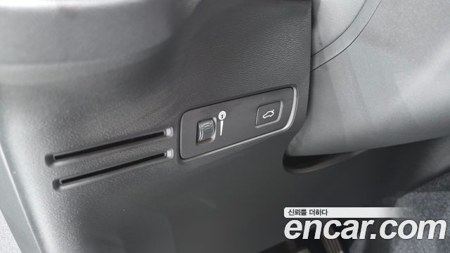 Volvo XC40 T4 Momentum 2019 — фото 16