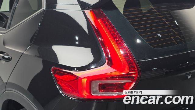 Volvo XC40 T4 Momentum 2019 — фото 23