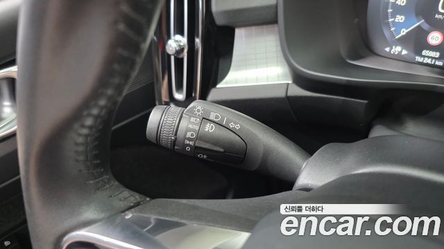 Volvo XC40 T4 Momentum 2019 — фото 27