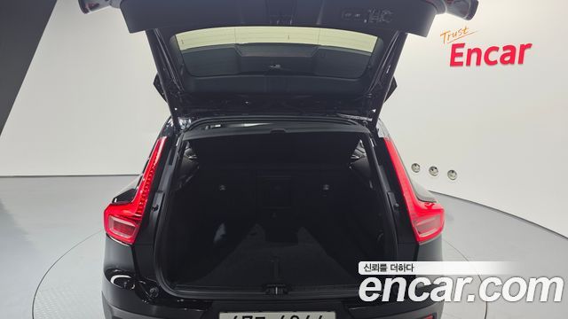 Volvo XC40 T4 Momentum 2019 — фото 30