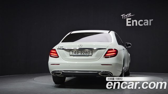Mercedes-Benz E-Class (W213) E300 Avantgarde 2019 — фото 4