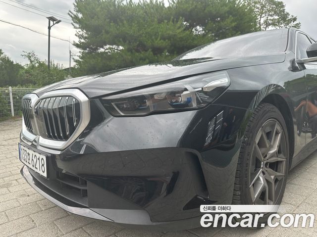 BMW 5 Series (G60) 520i
