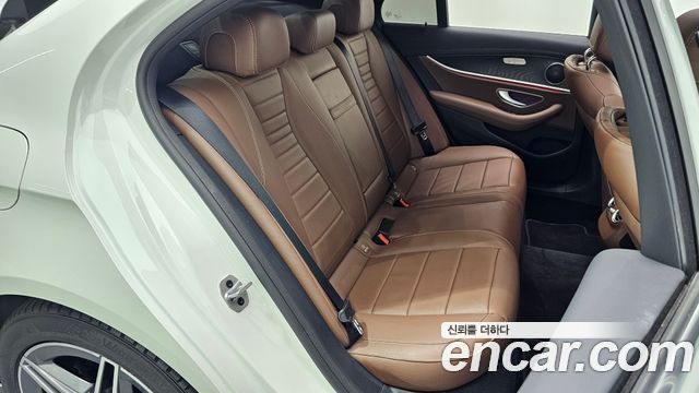 Mercedes-Benz E-Class (W213) E250 AMG Line 2023 — фото 11