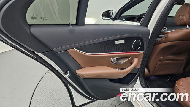Mercedes-Benz E-Class (W213) E250 AMG Line 2023 — фото 25