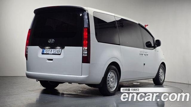 Hyundai Staria Tourer 11-Seater Smart 2025 — фото 2