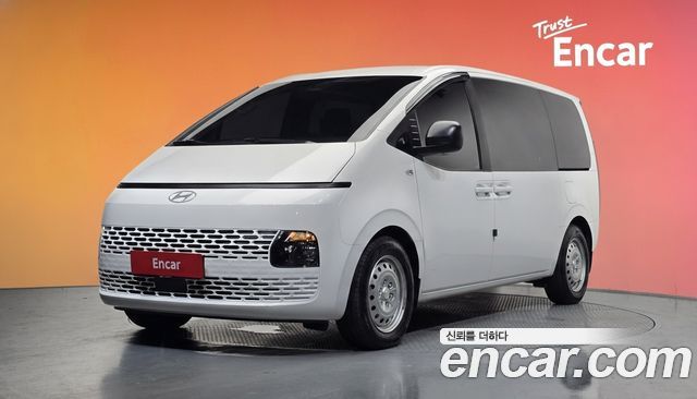 Hyundai Staria Tourer 11-Seater Smart 2025 — фото 1
