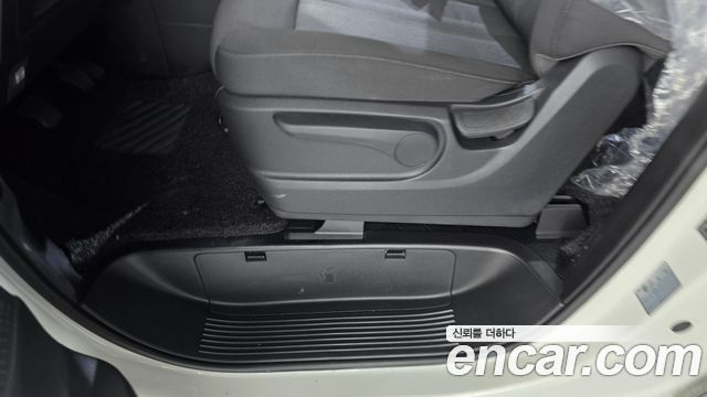 Hyundai Staria Tourer 11-Seater Smart 2025 — фото 35