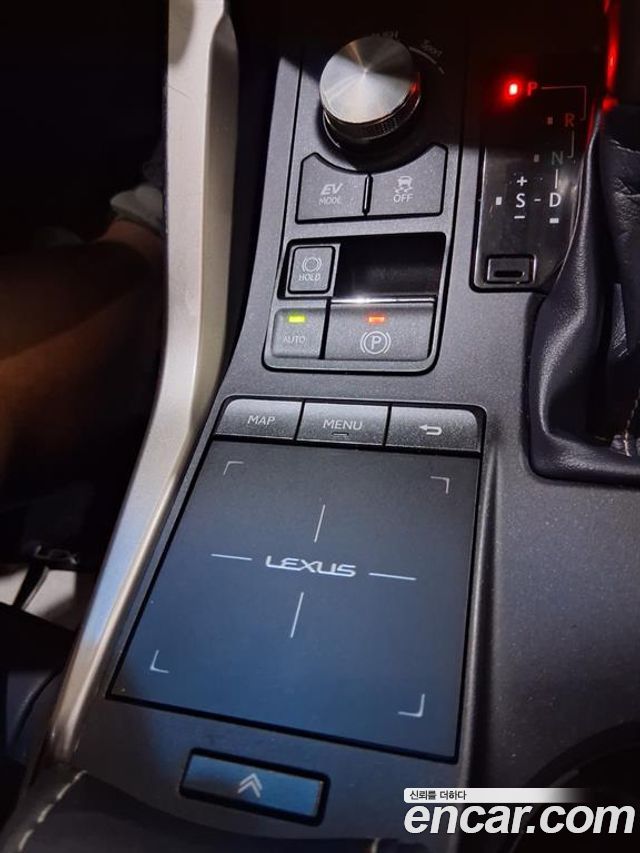 Lexus NX300h Supreme 2018 — фото 23