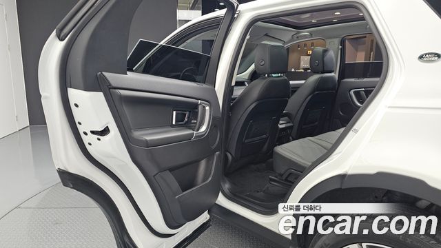 Land Rover Discovery Sport 2.0 TD4 HSE Luxury 2019 — фото 12