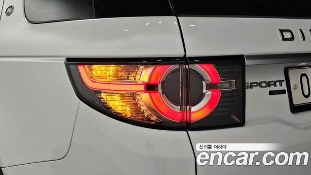 Land Rover Discovery Sport 2.0 TD4 HSE Luxury 2019 — фото 23