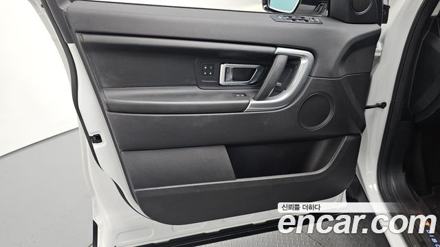 Land Rover Discovery Sport 2.0 TD4 HSE Luxury 2019 — фото 24