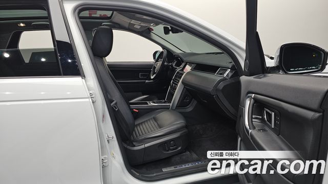 Land Rover Discovery Sport 2.0 TD4 HSE Luxury 2019 — фото 26