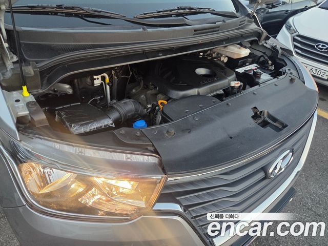 Hyundai Grand Starex Van 3-Seater Smart 2021 — фото 23