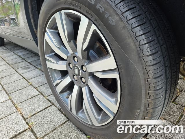 Land Rover Discovery Sport 2.0 TD4 HSE Luxury 2018 — фото 8