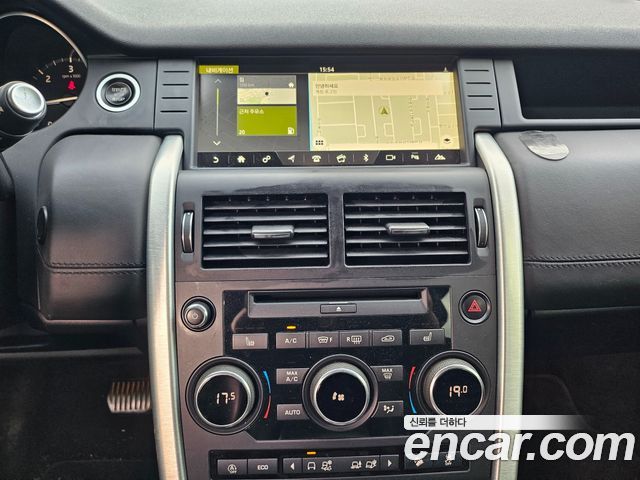 Land Rover Discovery Sport 2.0 TD4 HSE Luxury 2018 — фото 19