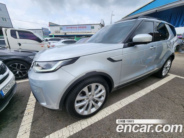 Land Rover Discovery 5 2.0 P300 SE 2023 — фото 2