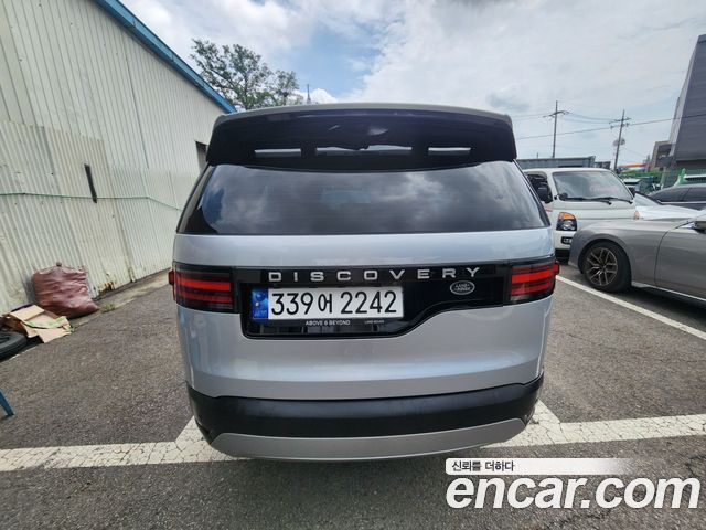 Land Rover Discovery 5 2.0 P300 SE 2023 — фото 5