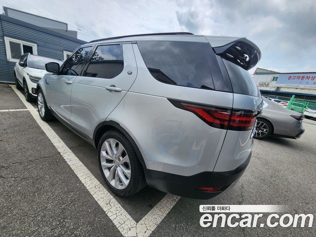 Land Rover Discovery 5 2.0 P300 SE 2023 — фото 7