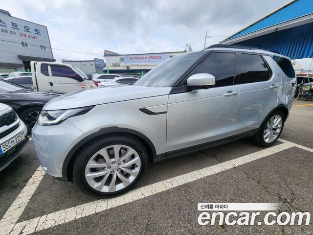Land Rover Discovery 5 2.0 P300 SE 2023 — фото 8