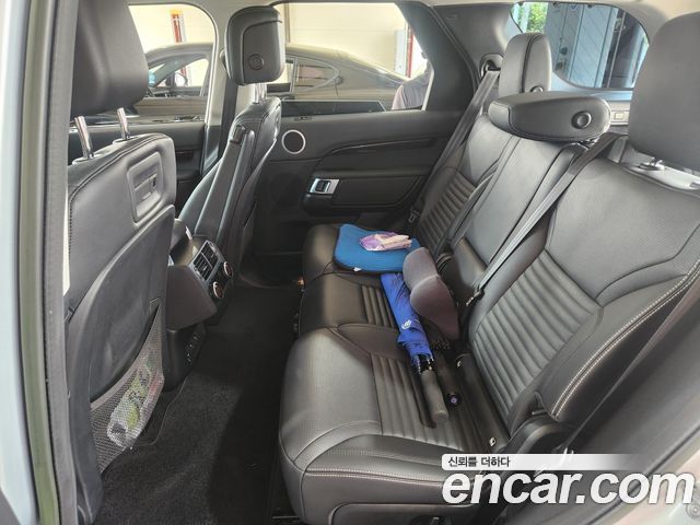 Land Rover Discovery 5 2.0 P300 SE 2023 — фото 16
