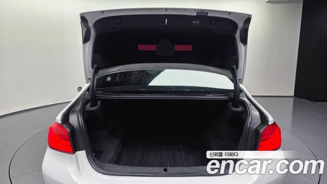 BMW 5 Series (G30) 530i xDrive Luxury Plus 2018 — фото 20