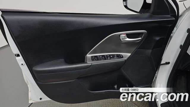 Kia Niro Plus Earth 2023 — фото 24
