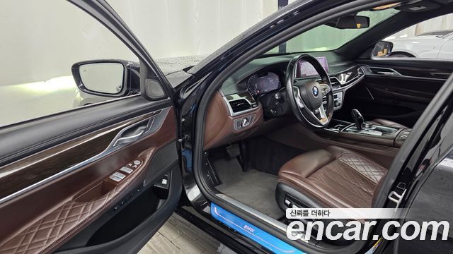 BMW 7 Series (G11) 745Le iPerformance Design Pure Excellence 2020 — фото 10