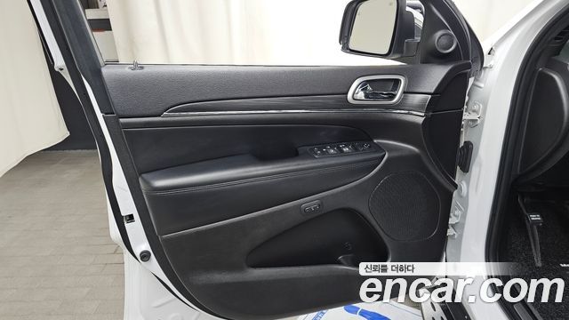 Jeep Grand Cherokee 3.6 Limited WK2 2019 — фото 24