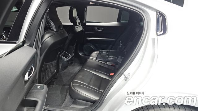 Volvo S60 (III) B5 R-Design 2022 — фото 12