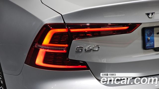 Volvo S60 (III) B5 R-Design 2022 — фото 23